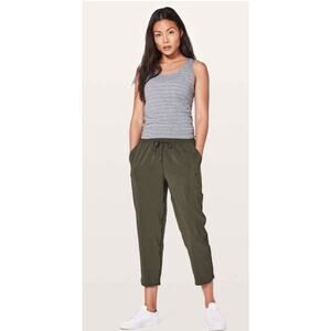 Lululemon Keep It Classic Crop 23” Lightweight Pants Womens Size 8 Olive Green